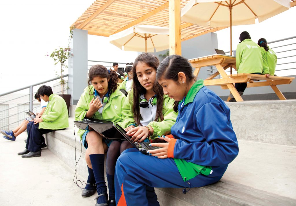 Intercorp_InnovaSchool_group_learning
