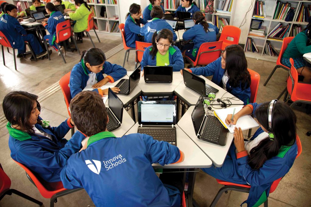 Intercorp_InnovaSchool_solo_learning_desk_pods