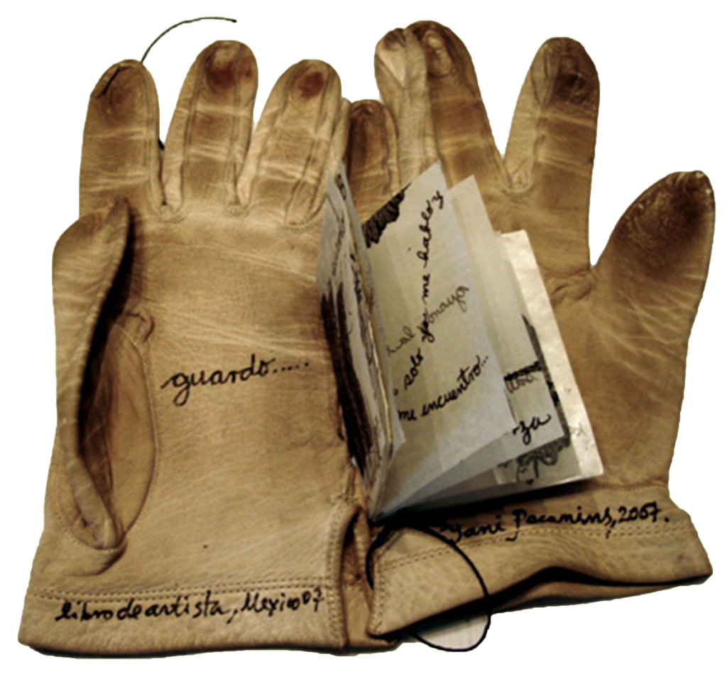 Guardo, caligrafia sobre papel (guante-libro de artista), 16 x 22 cms. (2007)