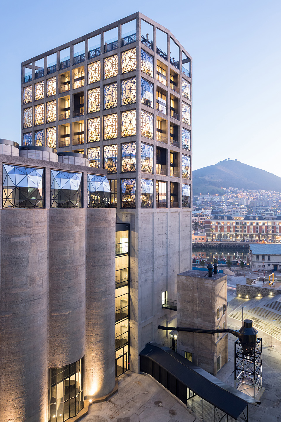 776_4__HR_ZeitzMOCAA_HeatherwickStudio_Credit_Iwan Baan_Exterior at dusk