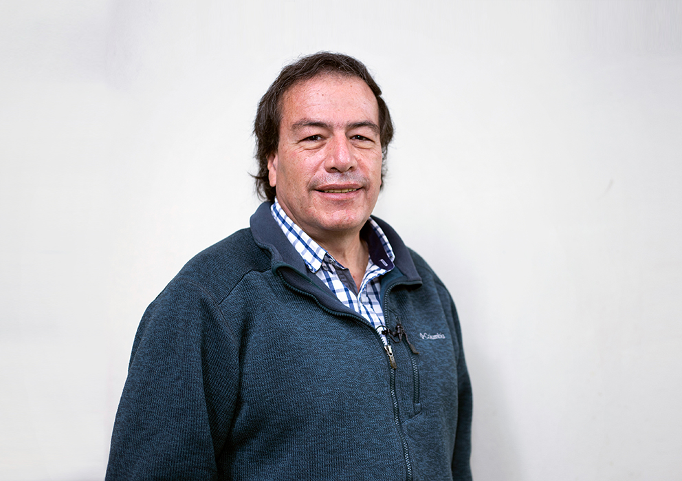 Carlos Carsolio centro color corto