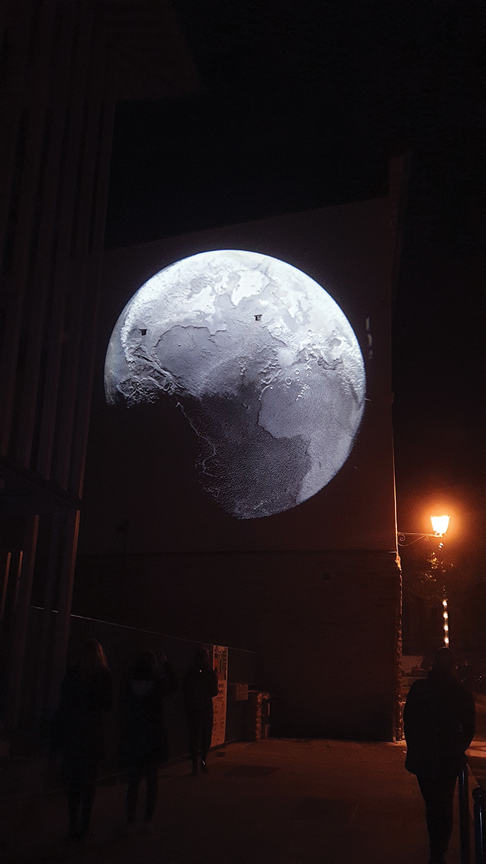 view from the moon - maintenant festival ©julietteBibasse