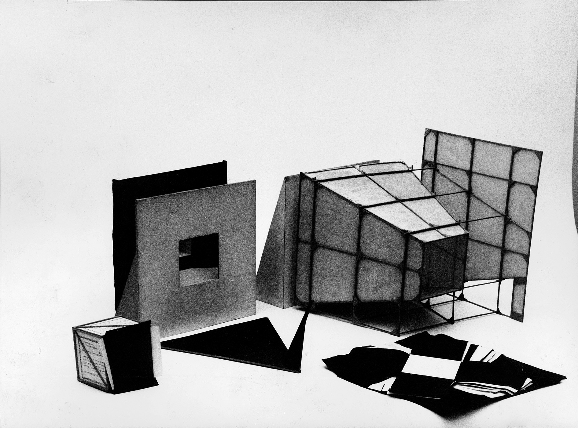 2. Equipment for research on colour and volume relations. 1952. Photo attributed to Paolo Monti