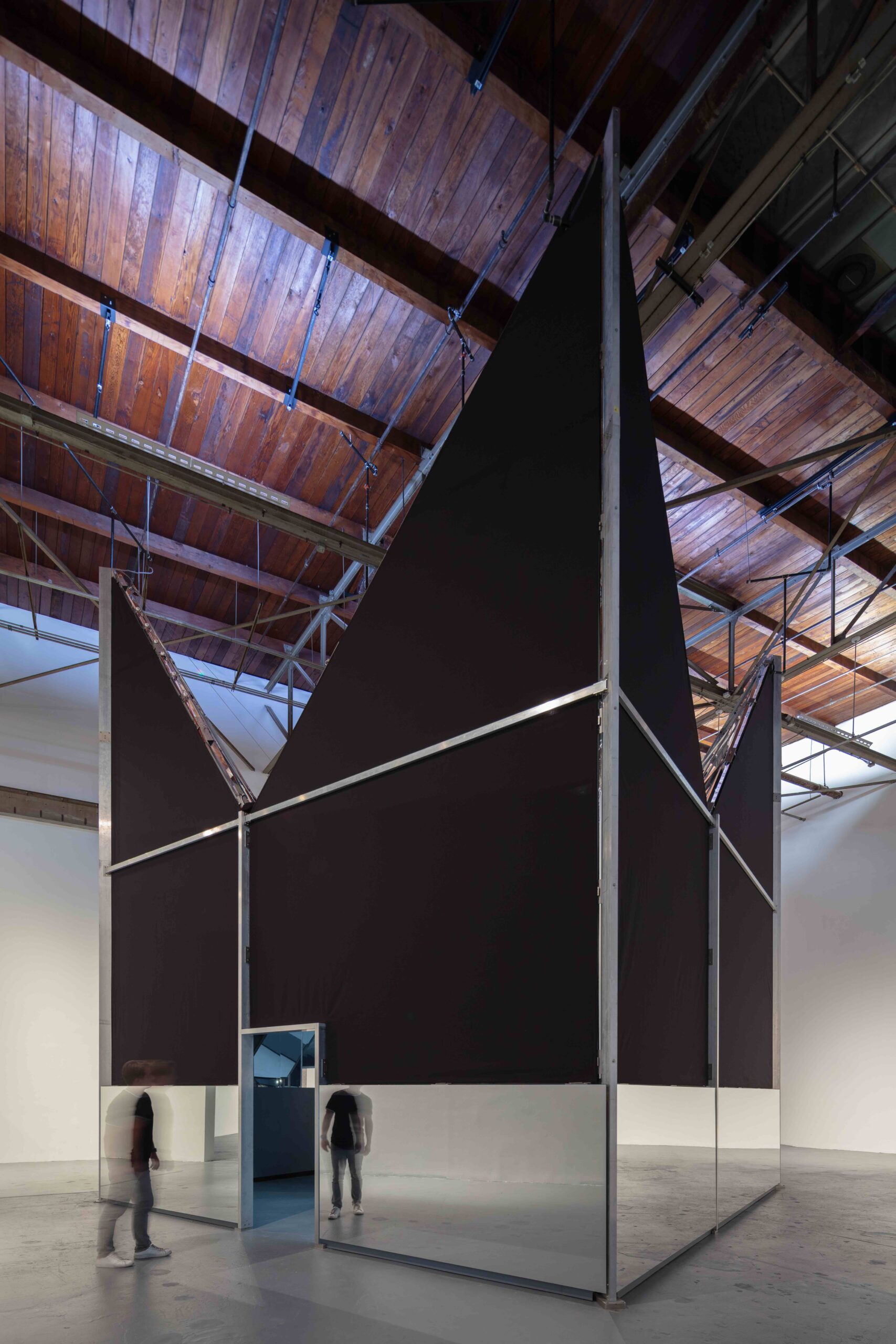 Una instalación inmersiva de Olafur Eliasson que transforma la percepción del espectador.