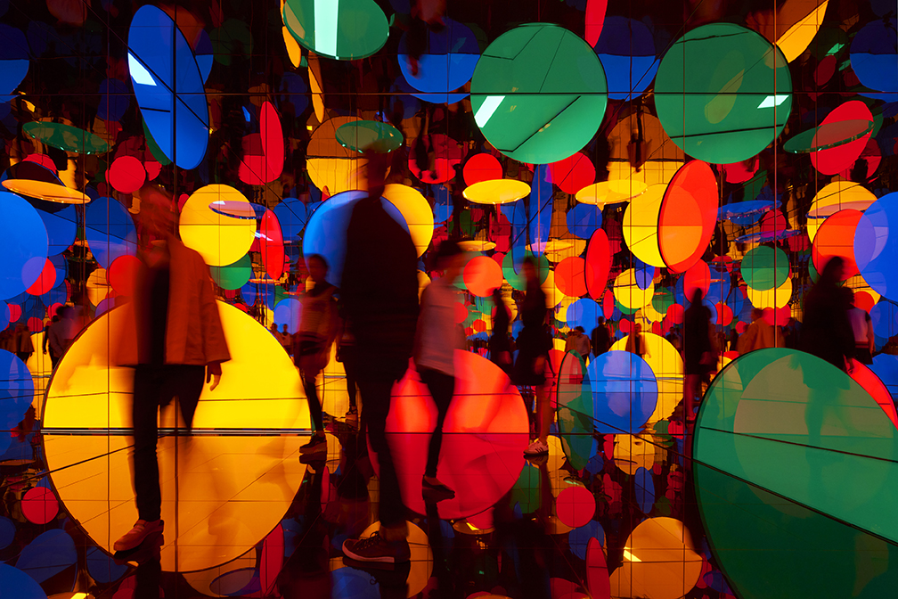 02_Yayoi Kusama, Dreaming of Earth's Sphericity, I Would Offer My Love_Install View_Matthew Millman
